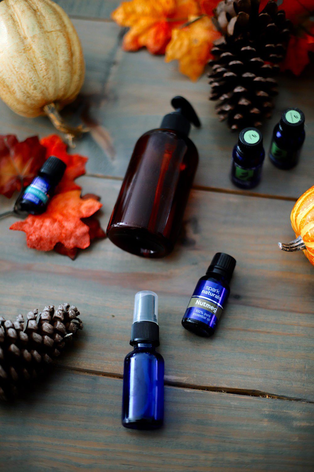 9 Uplifting Fall Essential Oil Blends and how to use them from top US lifestyle blogger Annie Laboy of Fresh Mommy